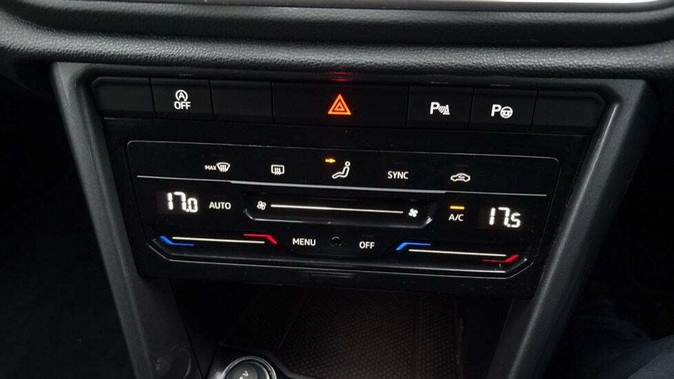 Used Volkswagen T-Roc 2024 for sale - 76873870: Photo 31