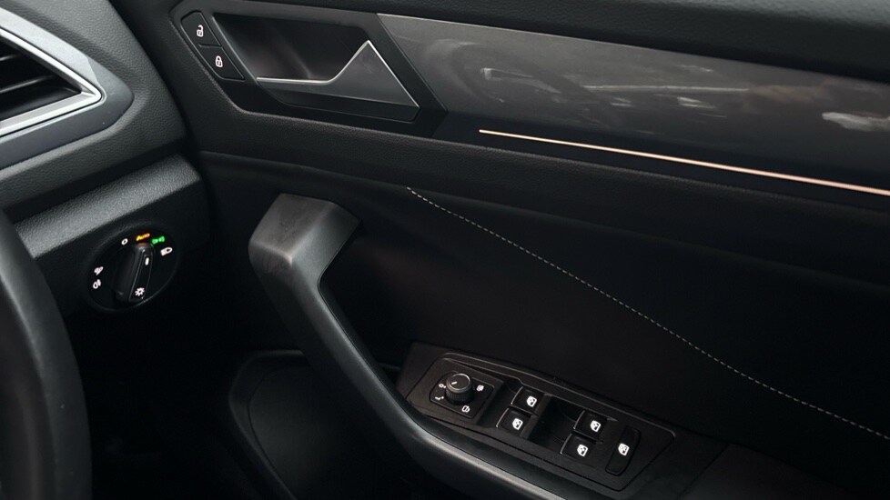 Used Volkswagen T-Roc 2024 for sale - 76873870: Photo 34