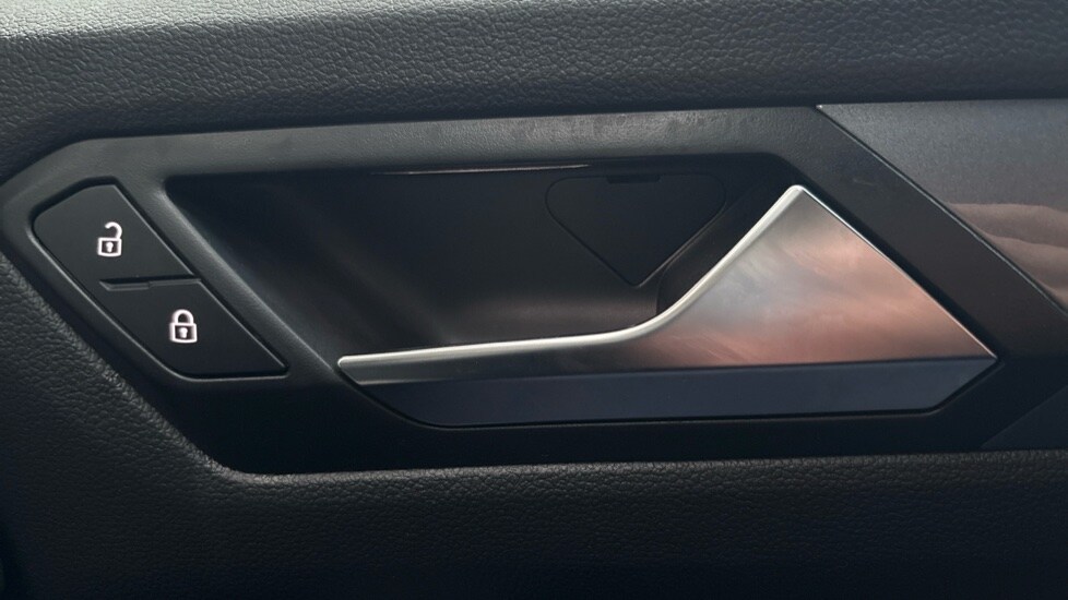 Used Volkswagen T-Roc 2024 for sale - 76873870: Photo 36