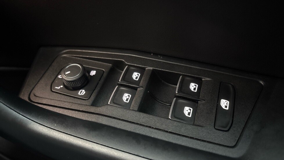 Used Volkswagen T-Roc 2024 for sale - 76873870: Photo 37