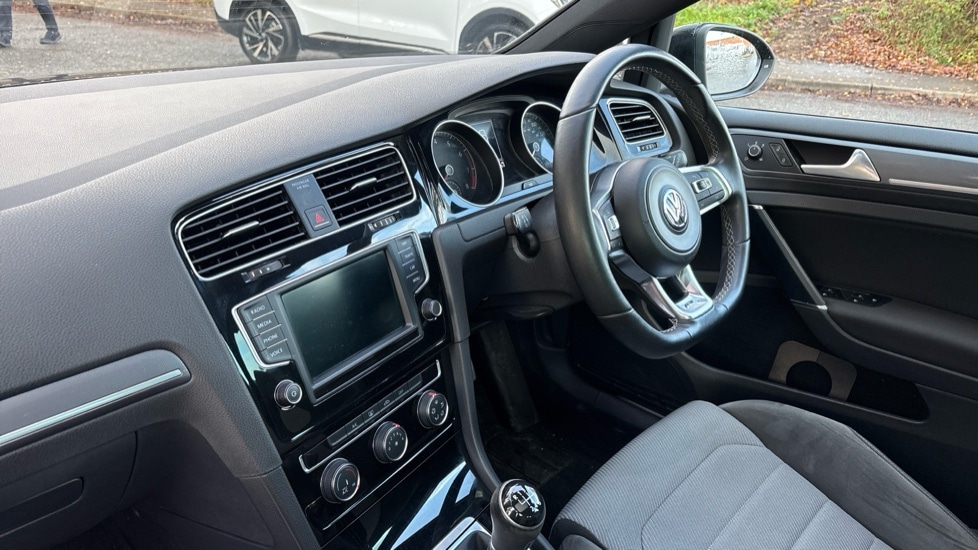 Used Volkswagen Golf 2017 for sale - 76937492: Photo 2