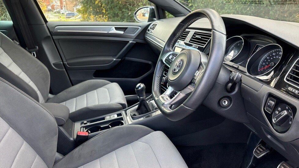 Used Volkswagen Golf 2017 for sale - 76937492: Photo 24