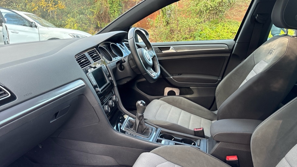 Used Volkswagen Golf 2017 for sale - 76804061: Photo 25