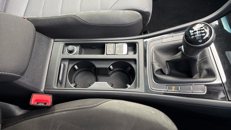 Used Volkswagen Golf 2017 for sale - 76804061: Photo 32