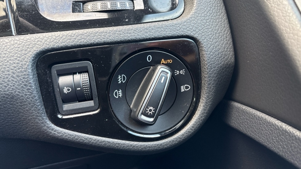 Used Volkswagen Golf 2017 for sale - 76804061: Photo 36