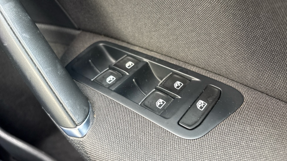 Used Volkswagen Golf 2017 for sale - 76804061: Photo 38