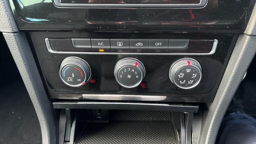 Used Volkswagen Golf 2017 for sale - 76804061: Photo 41