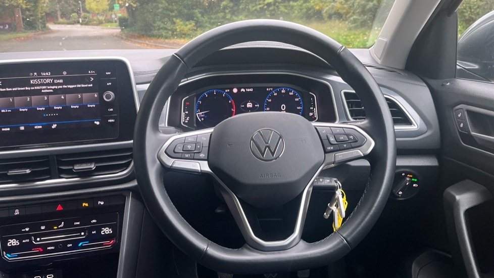 Used Volkswagen T-Roc 2024 for sale - 76870645: Photo 26