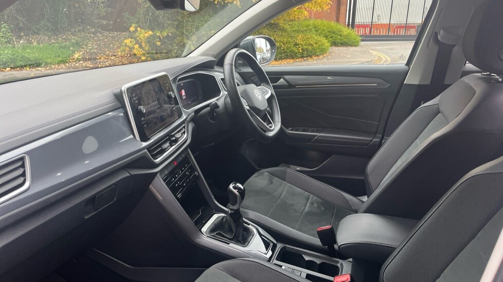 Used Volkswagen T-Roc 2024 for sale - 76870645: Photo 27