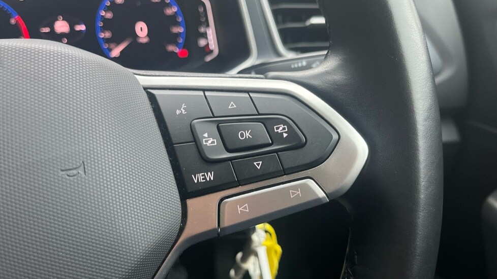 Used Volkswagen T-Roc 2024 for sale - 76870645: Photo 28