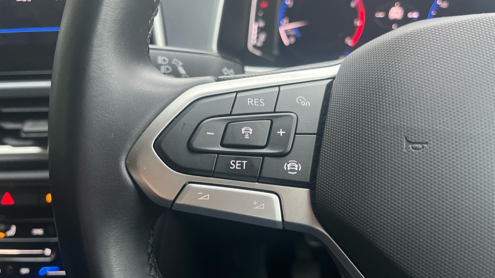 Used Volkswagen T-Roc 2024 for sale - 76870645: Photo 29