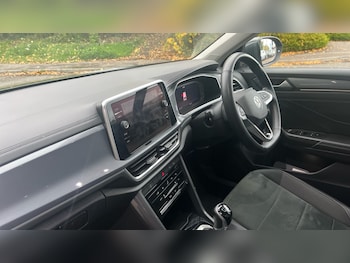 Used Volkswagen T-Roc 2024 for sale - 76870645: Photo