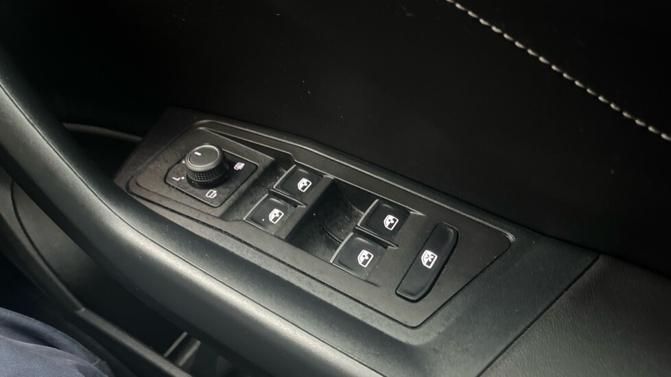 Used Volkswagen T-Roc 2024 for sale - 76870645: Photo 38