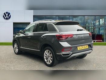 Used Volkswagen T-Roc 2024 for sale - 76870645: Photo