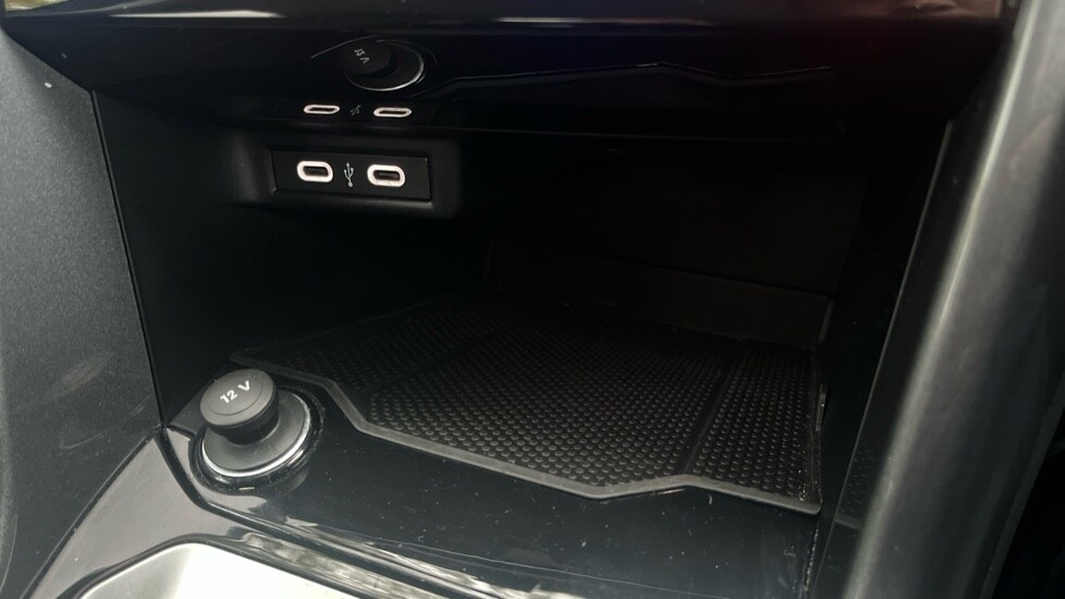 Used Volkswagen T-Roc 2024 for sale - 76870645: Photo 41