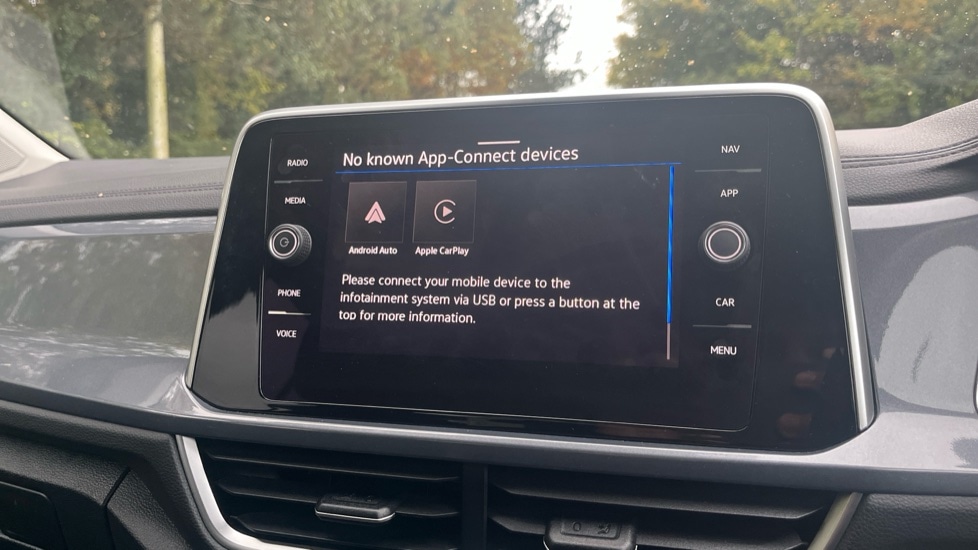 Used Volkswagen T-Roc 2024 for sale - 76870645: Photo 43