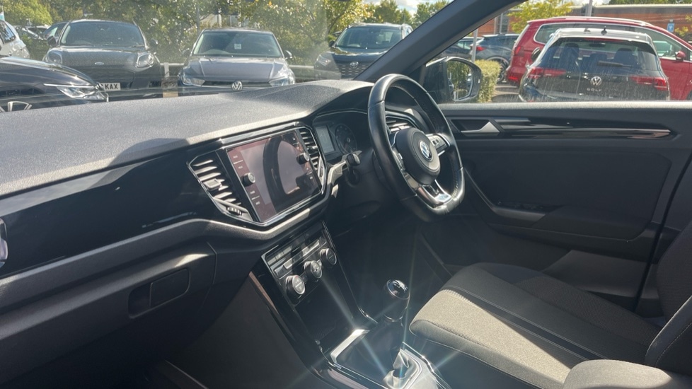 Used Volkswagen T-Roc 2021 for sale - 76146228: Photo 2