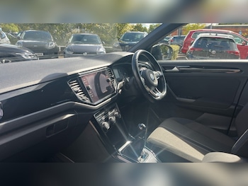 Used Volkswagen T-Roc 2021 for sale - 76146228: Photo 2