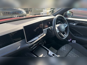 Used Volkswagen Passat 2025 for sale - 76067040: Photo