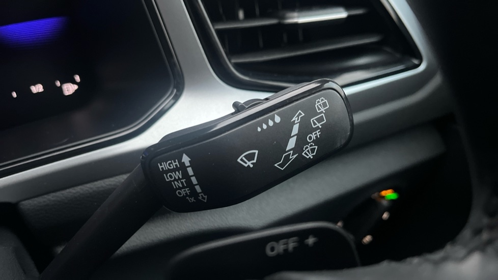 Used Volkswagen T-Roc 2024 for sale - 76872410: Photo 29