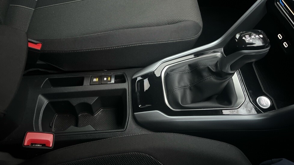 Used Volkswagen T-Roc 2024 for sale - 76872410: Photo 32