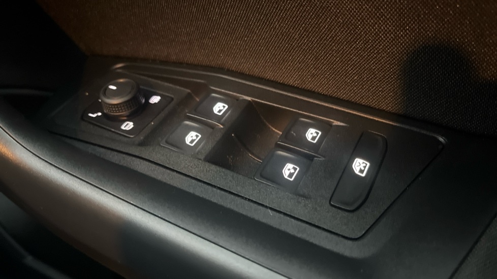 Used Volkswagen T-Roc 2024 for sale - 76872410: Photo 41