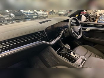 Used Volkswagen Touareg 2025 for sale - 76154868: Photo 2