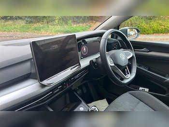 Used Volkswagen Golf 2024 for sale - 76428304: Photo