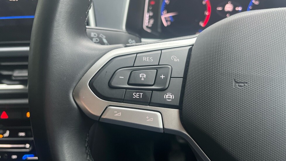 Used Volkswagen T-Roc 2024 for sale - 76302239: Photo 29