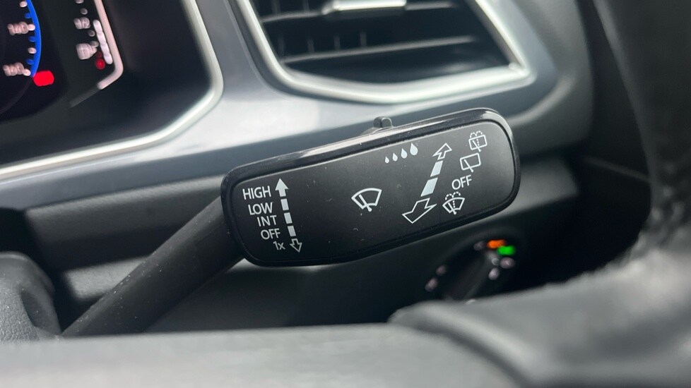 Used Volkswagen T-Roc 2024 for sale - 76302239: Photo 30