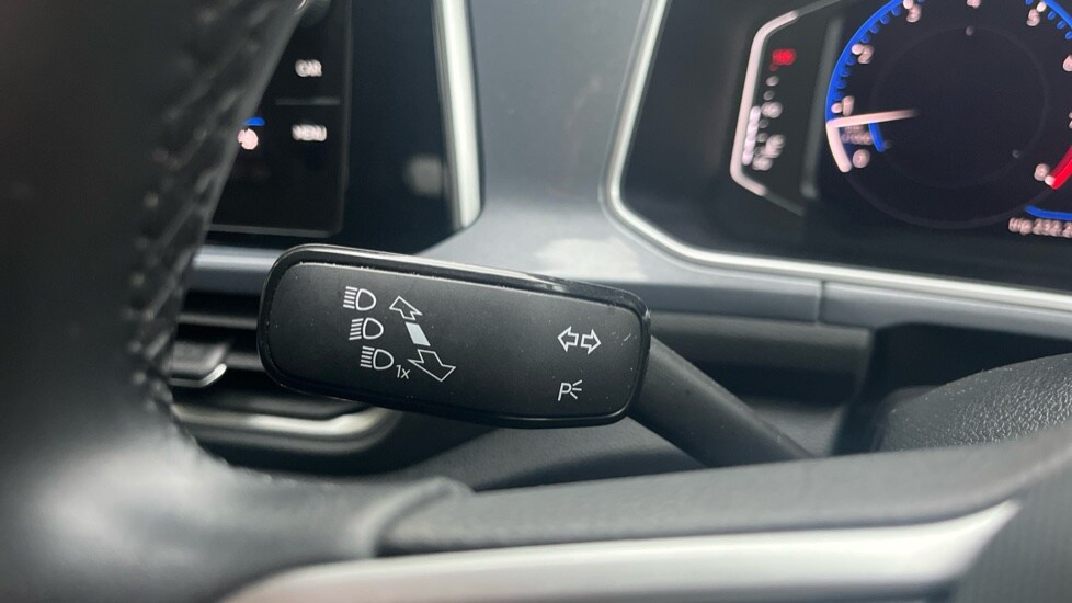 Used Volkswagen T-Roc 2024 for sale - 76302239: Photo 31