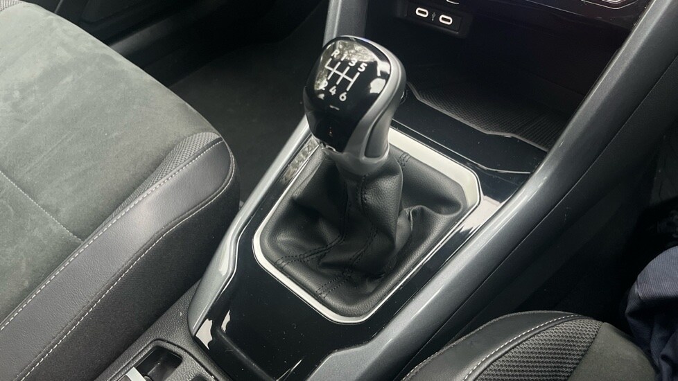 Used Volkswagen T-Roc 2024 for sale - 76302239: Photo 34