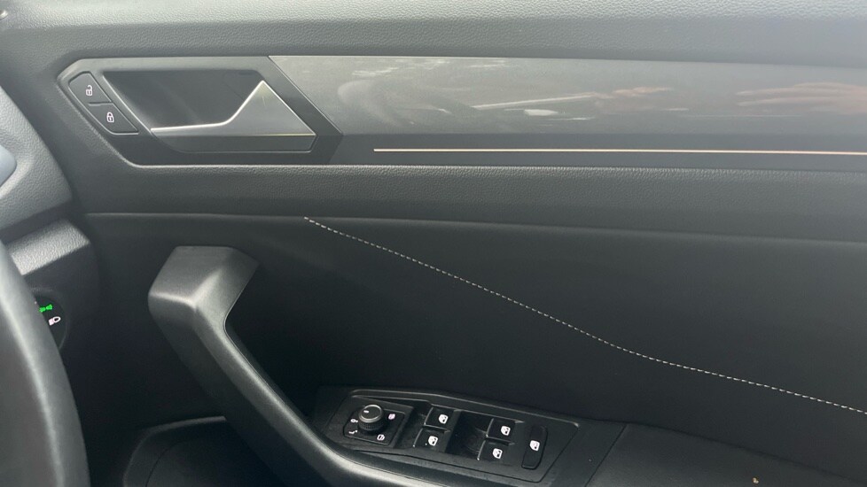 Used Volkswagen T-Roc 2024 for sale - 76302239: Photo 35