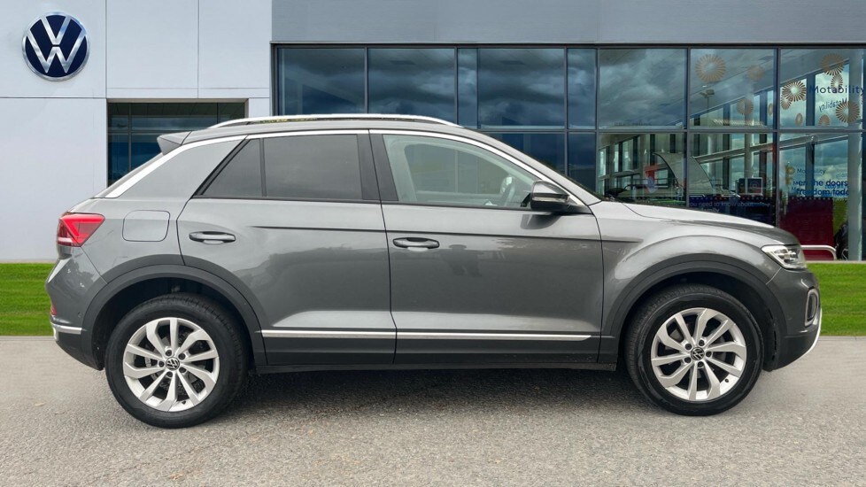 Used Volkswagen T-Roc 2024 for sale - 76302239: Photo 4