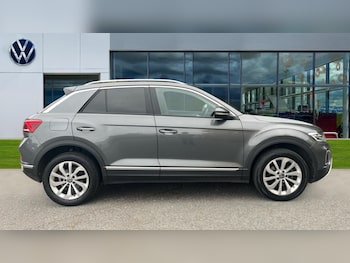 Used Volkswagen T-Roc 2024 for sale - 76302239: Photo