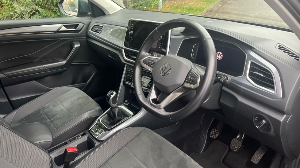Used Volkswagen T-Roc 2024 for sale - 76302239: Photo 6