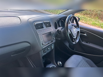 Used Volkswagen Polo 2016 for sale - 76999287: Photo