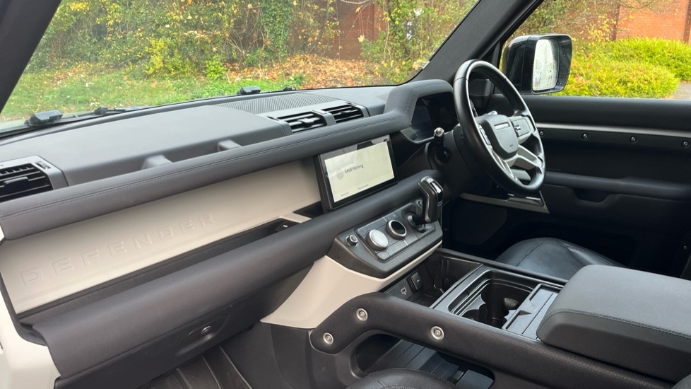 Used Land Rover Defender 2021 for sale - 76539859: Photo 10
