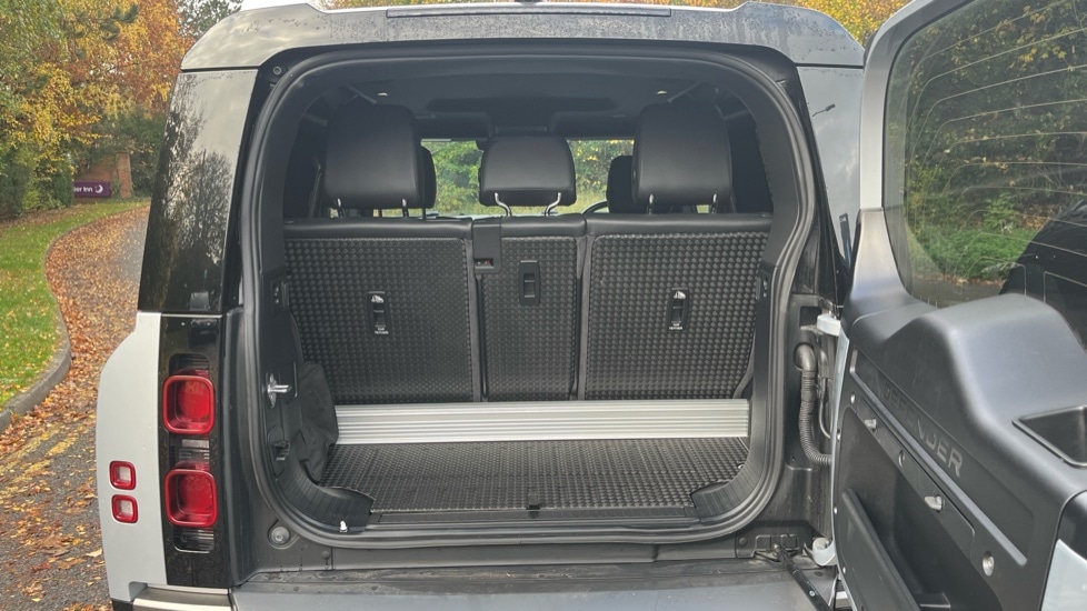 Used Land Rover Defender 2021 for sale - 76539859: Photo 15