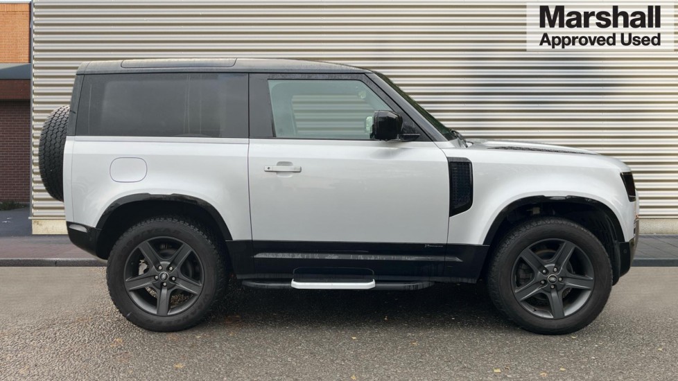 Used Land Rover Defender 2021 for sale - 76539859: Photo 2