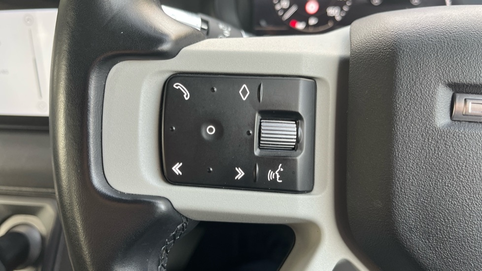 Used Land Rover Defender 2021 for sale - 76539859: Photo 22