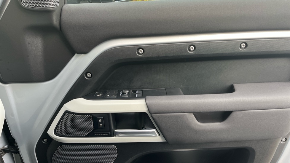 Used Land Rover Defender 2021 for sale - 76539859: Photo 29