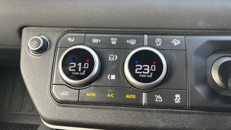 Used Land Rover Defender 2021 for sale - 76539859: Photo 31