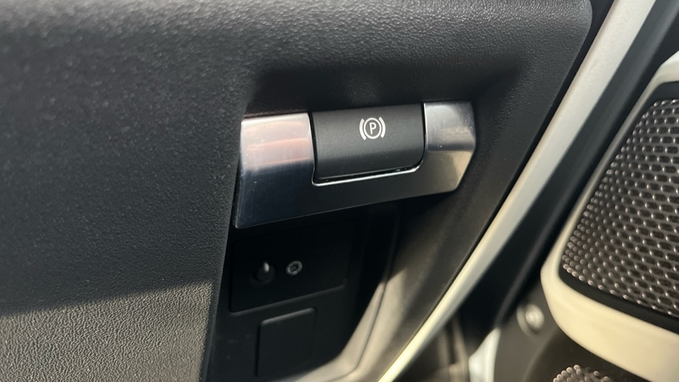 Used Land Rover Defender 2021 for sale - 76539859: Photo 35