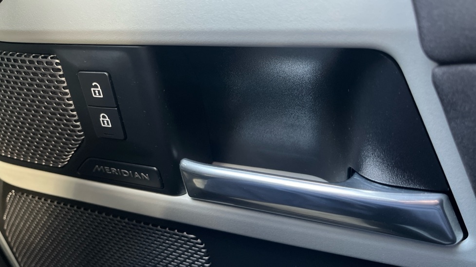 Used Land Rover Defender 2021 for sale - 76539859: Photo 37