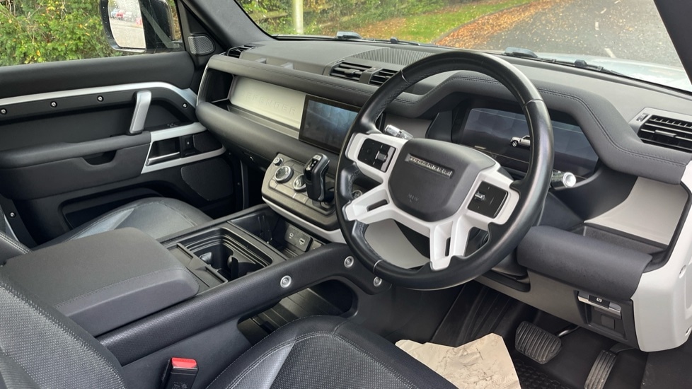 Used Land Rover Defender 2021 for sale - 76539859: Photo 9
