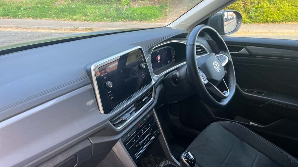 Used Volkswagen T-Roc 2024 for sale - 76871830: Photo 2