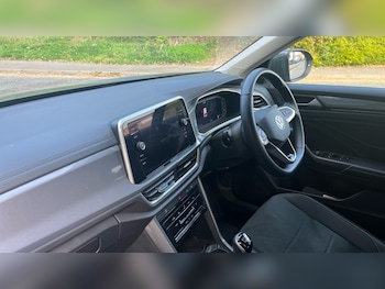 Used Volkswagen T-Roc 2024 for sale - 76871830: Photo