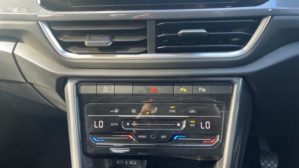 Used Volkswagen T-Roc 2024 for sale - 76871830: Photo 32