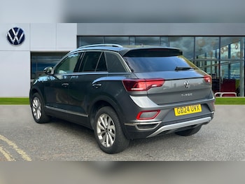 Used Volkswagen T-Roc 2024 for sale - 76871830: Photo